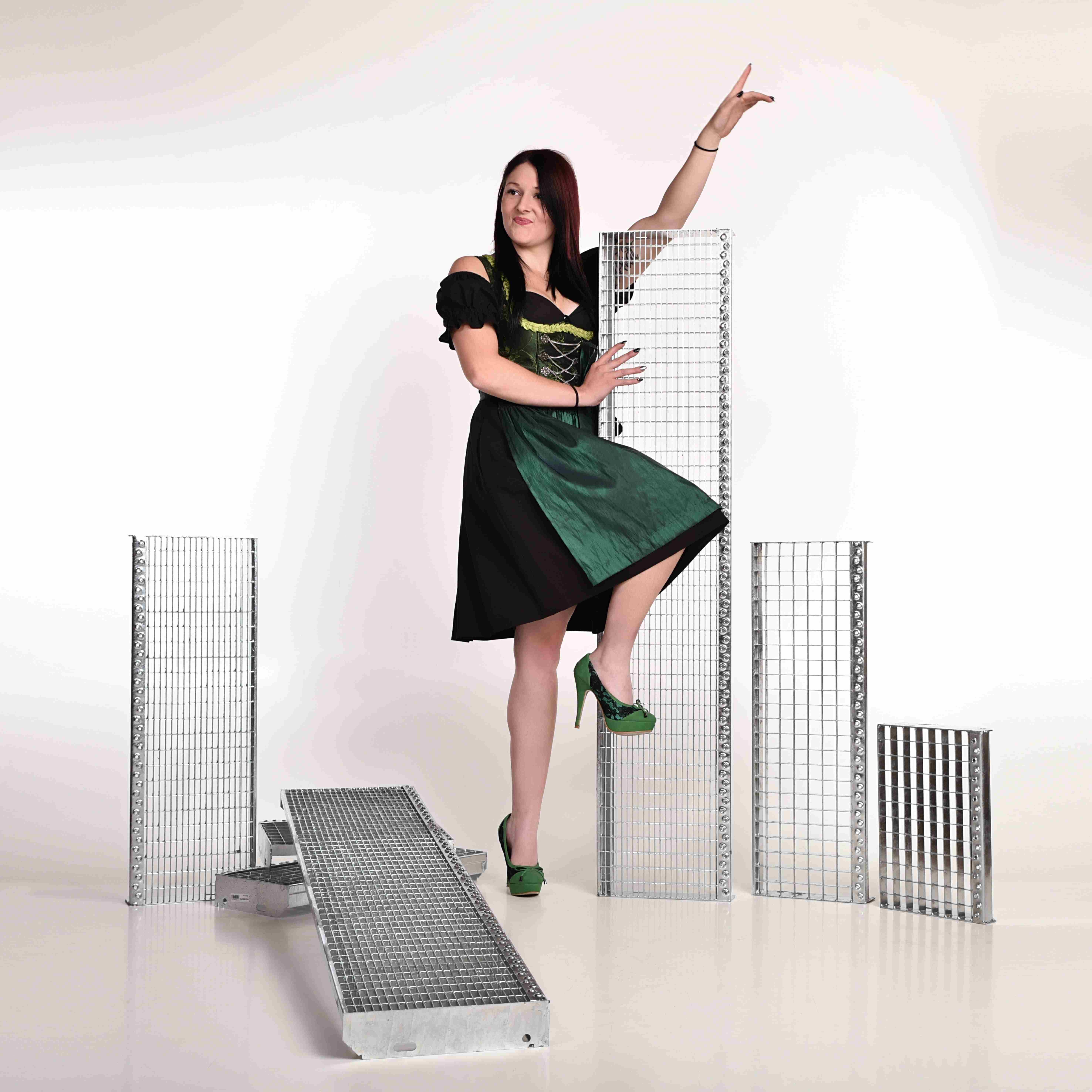 Gitterroststufe 1200 x 270 MW 30-30 TS 40-2 Rutschhemmung R10-24-1202730402.7